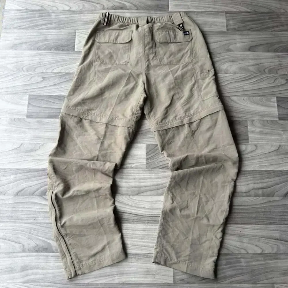 The North Face Convertible Hiking Pants Mens Medium Khaki Cargo Zip-Off